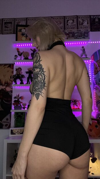 Bombenblondie