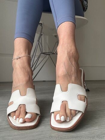 Bornroyal_feet