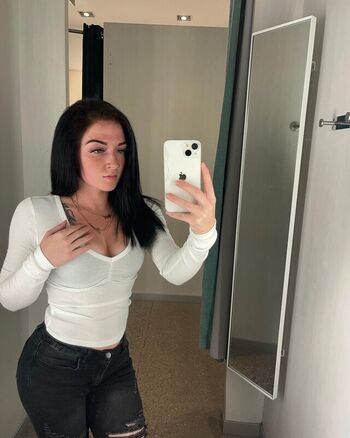 Full leaked Bossedupchloe private onlyfans photo