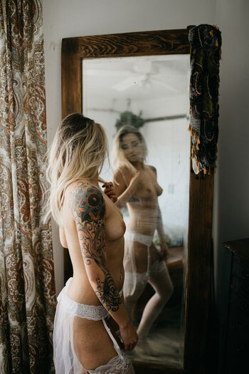 Full leaked Boudoir page private onlyfans photo