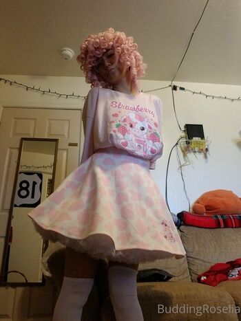 Full leaked Buddingroselia private onlyfans photo