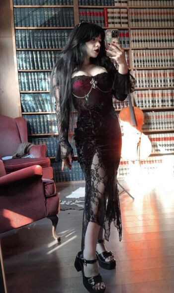 Full leaked Buffgothmom private onlyfans photo