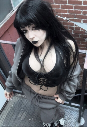 BuffGothMom