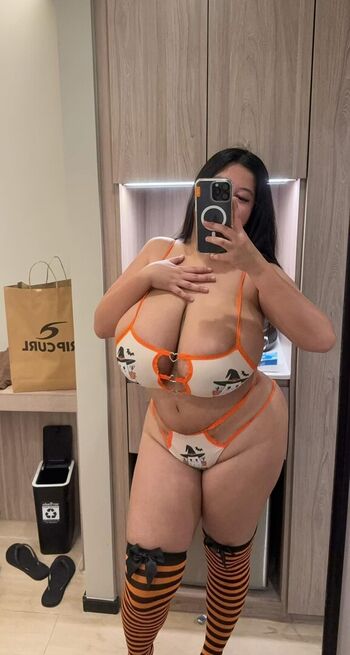 Full leaked Bustyzoe private onlyfans photo