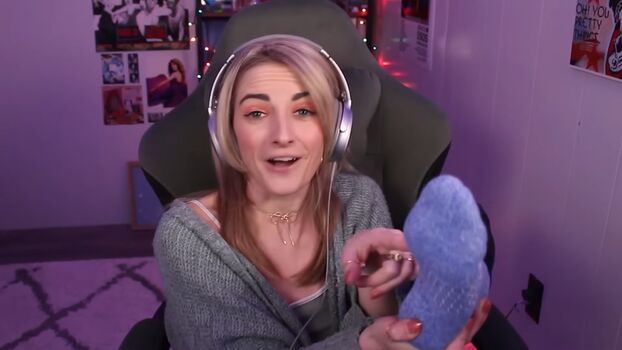 Caitlin Marie Reacts