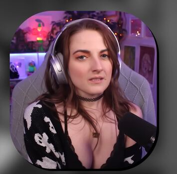 Caitlin Marie Reacts