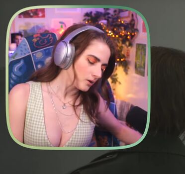 Caitlin Marie Reacts
