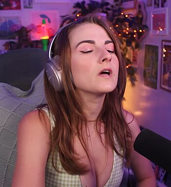 Full leaked Caitlin marie reacts private onlyfans photo