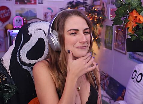 Caitlin Marie Reacts
