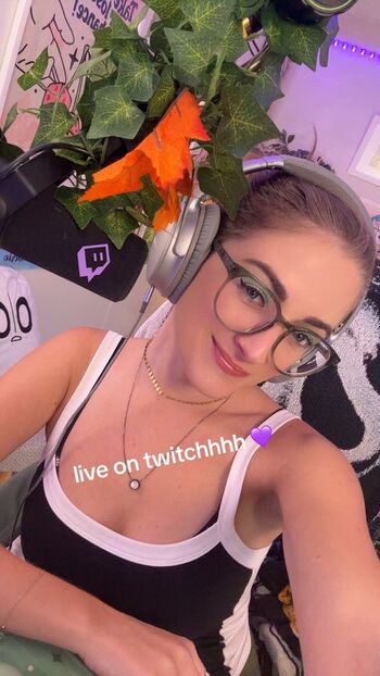 Full leaked Caitlin marie reacts private onlyfans photo