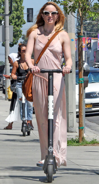 Caity Lotz