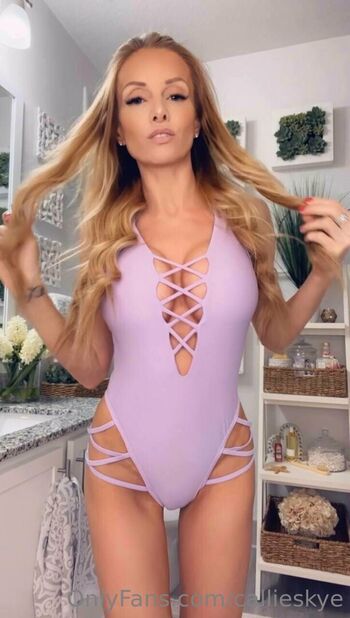 Full leaked Callieskye private onlyfans photo