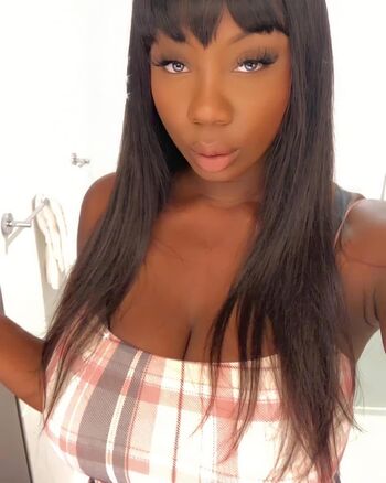 Full leaked Callmeellepls private onlyfans photo