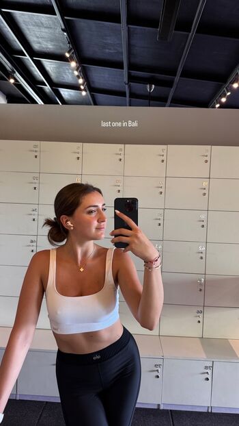 Full leaked Cameltoes private onlyfans photo