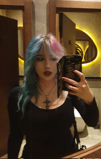 Full leaked Caralouss private onlyfans photo