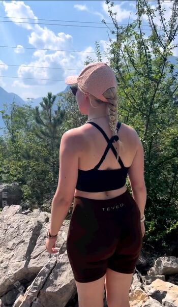 Full leaked Cari ina private onlyfans photo