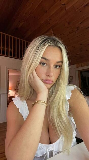carlypurrsxo