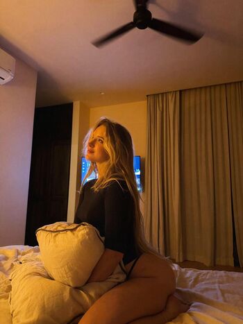 Full leaked Caroline zalog page private onlyfans photo
