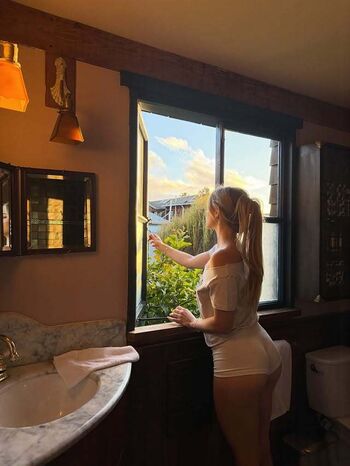 Full leaked Caroline zalog page private onlyfans photo
