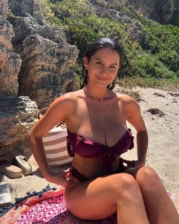 carolinejones.02