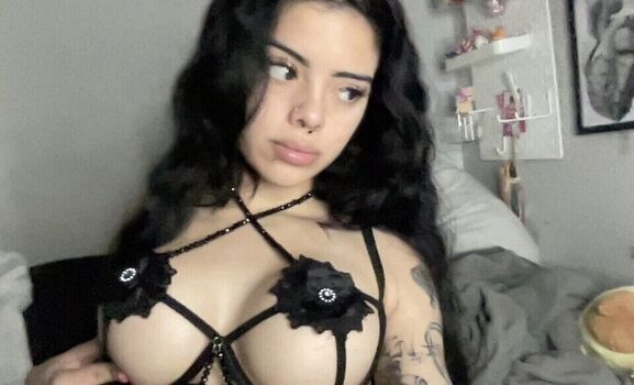 Full leaked Carolinesnightmare private onlyfans photo