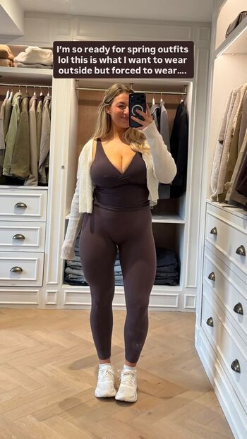 Full leaked Carys whittaker busybeecarys page private onlyfans photo