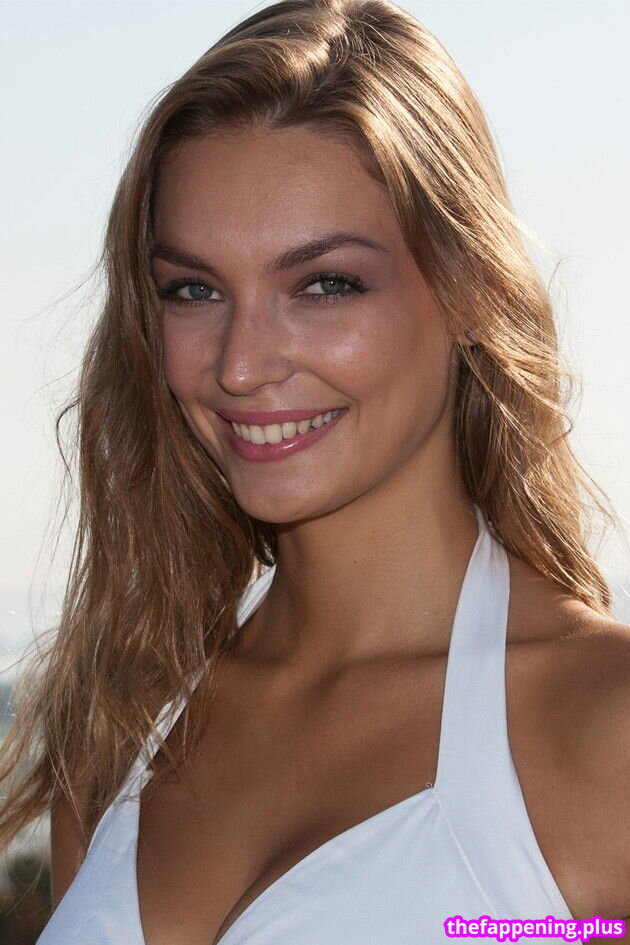 Cécile Fourrier Foto OnlyFans Desnuda #4