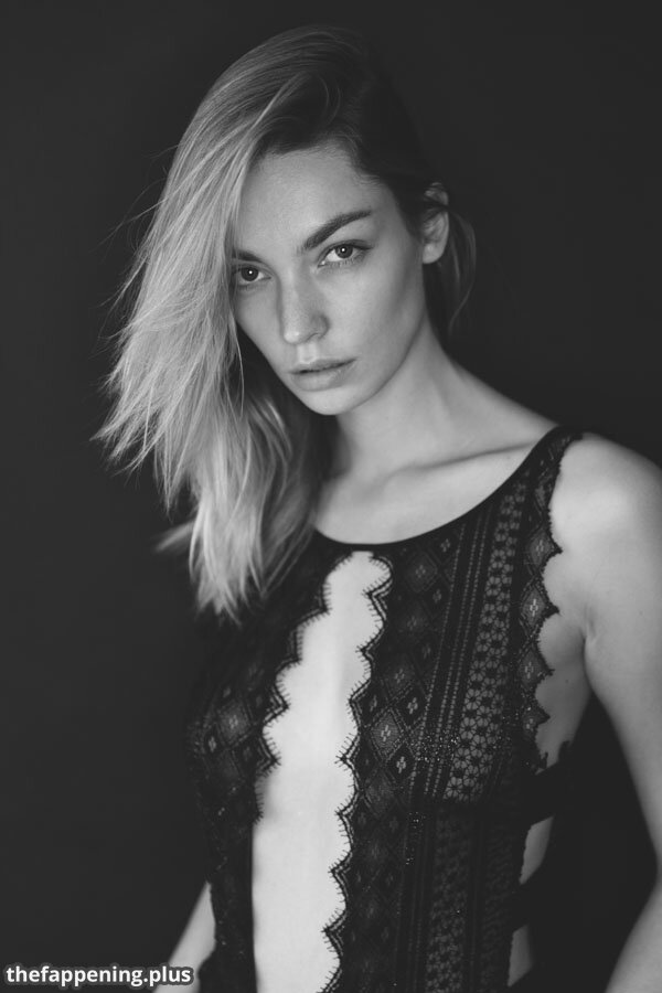 Cécile Fourrier Фото обнажённых OnlyFans #9