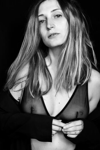 Celine_in_frame