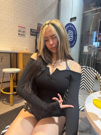 Full leaked Cellow page private onlyfans photo