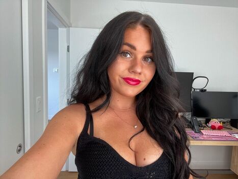 Full leaked Celyphonee private onlyfans photo