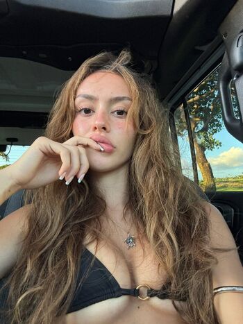 Full leaked Chanelozkan private onlyfans photo