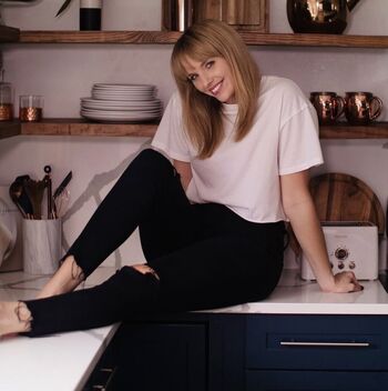 Charity Eden / Taylor Swift Impersonator