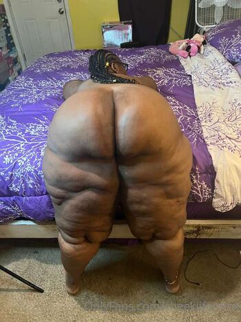 Full leaked Cheekiifemme private onlyfans photo