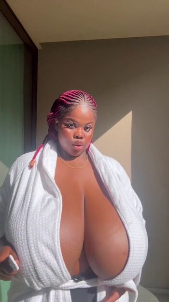 Full leaked Chioma lovv page private onlyfans photo