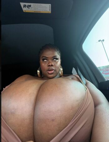 Full leaked Chioma lovv page private onlyfans photo