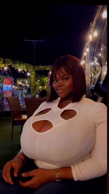 Full leaked Chioma lovv page private onlyfans photo