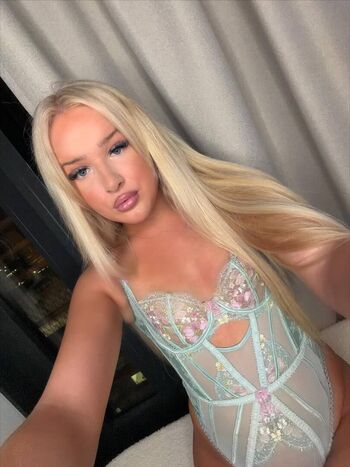 Full leaked Chlo may private onlyfans photo
