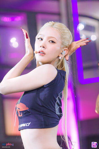 Cho Mi-yeon (Miyeon) - i-dle [(G)I-dle]