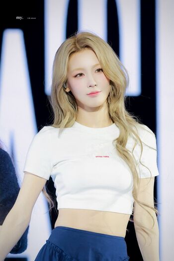 Cho Mi-yeon (Miyeon) - i-dle [(G)I-dle]