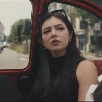 Chrissy Costanza