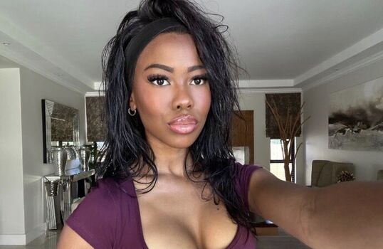 Full leaked Chumile raziya private onlyfans photo