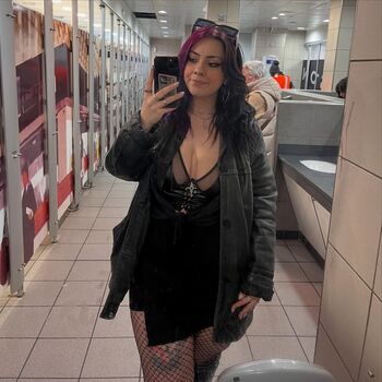 Full leaked Chx rliex private onlyfans photo