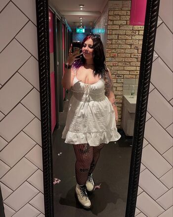 Full leaked Chx rliexo private onlyfans photo