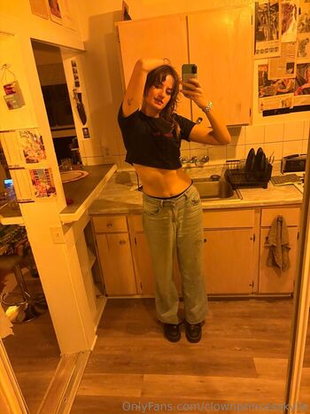 Full leaked Clownprincesskylie private onlyfans photo