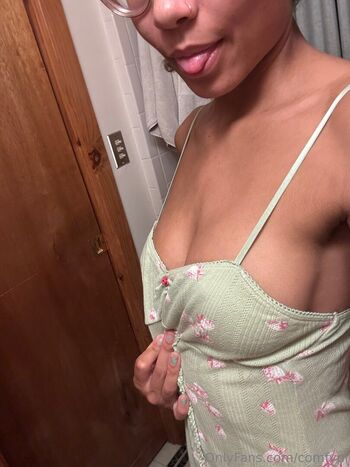 Full leaked Comfycutie page private onlyfans photo