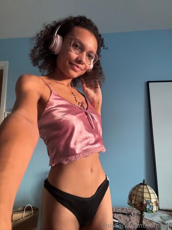 Full leaked Comfycutie private onlyfans photo