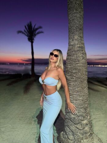 Full leaked Corinaboznea private onlyfans photo