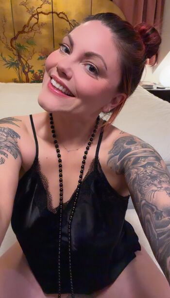 Corinne Leigh