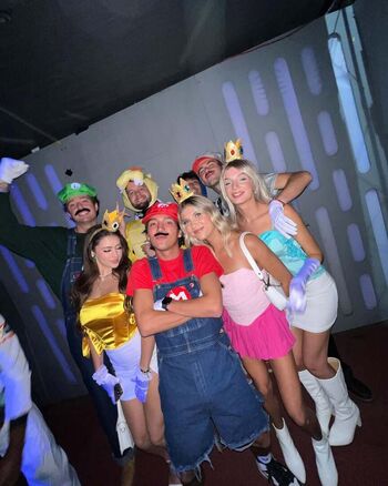 Cortney Gibson / Cortneycgibson